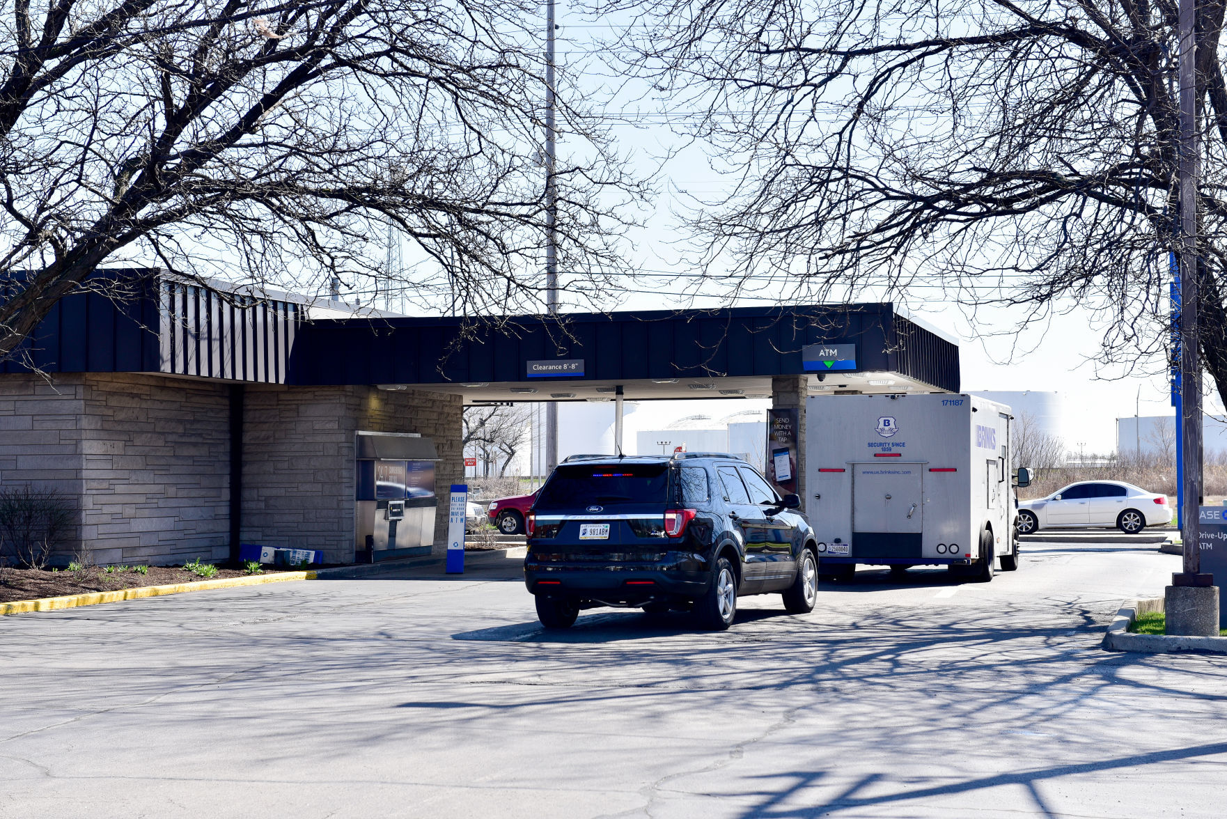 Brinks Truck Robbed at Gun Point at Chase Bank